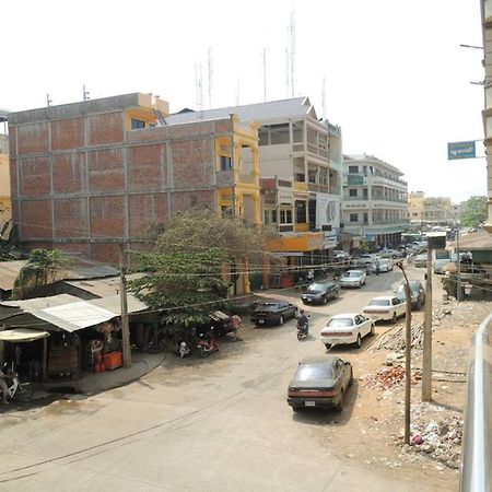 เซี่ยงไฮ้ เกสท์เฮาส์ Hotel พระตะบอง ภายนอก รูปภาพ