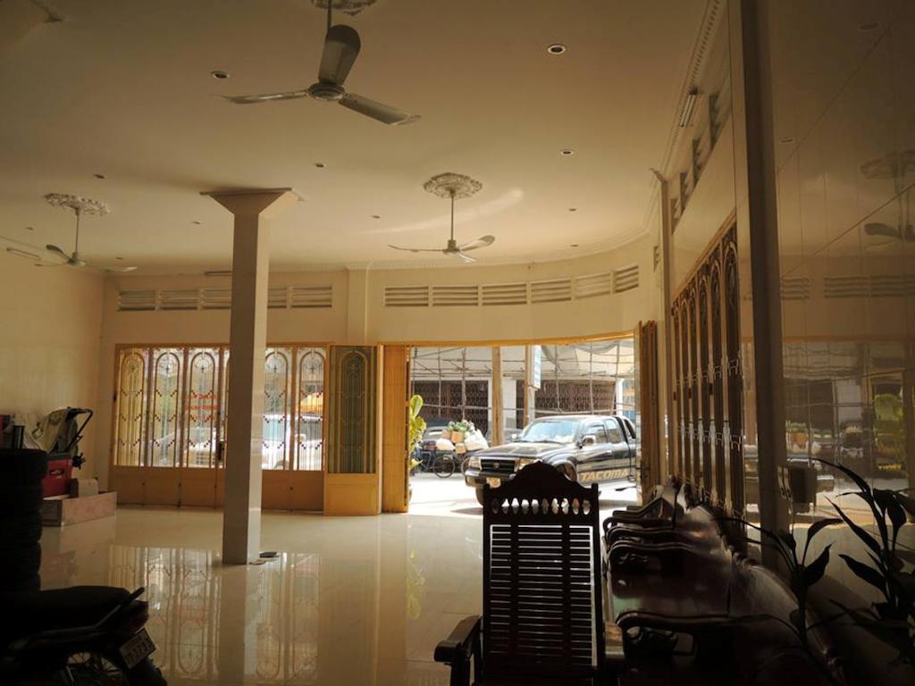 เซี่ยงไฮ้ เกสท์เฮาส์ Hotel พระตะบอง ภายนอก รูปภาพ