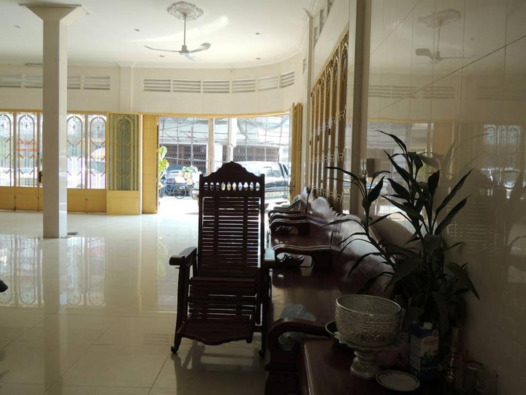 เซี่ยงไฮ้ เกสท์เฮาส์ Hotel พระตะบอง ภายนอก รูปภาพ