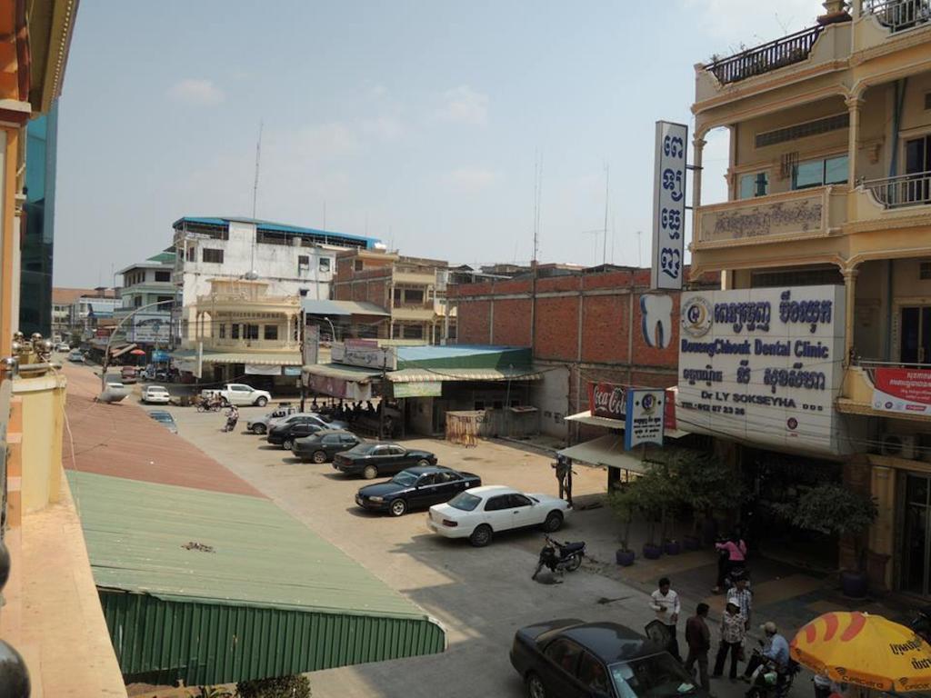 เซี่ยงไฮ้ เกสท์เฮาส์ Hotel พระตะบอง ภายนอก รูปภาพ