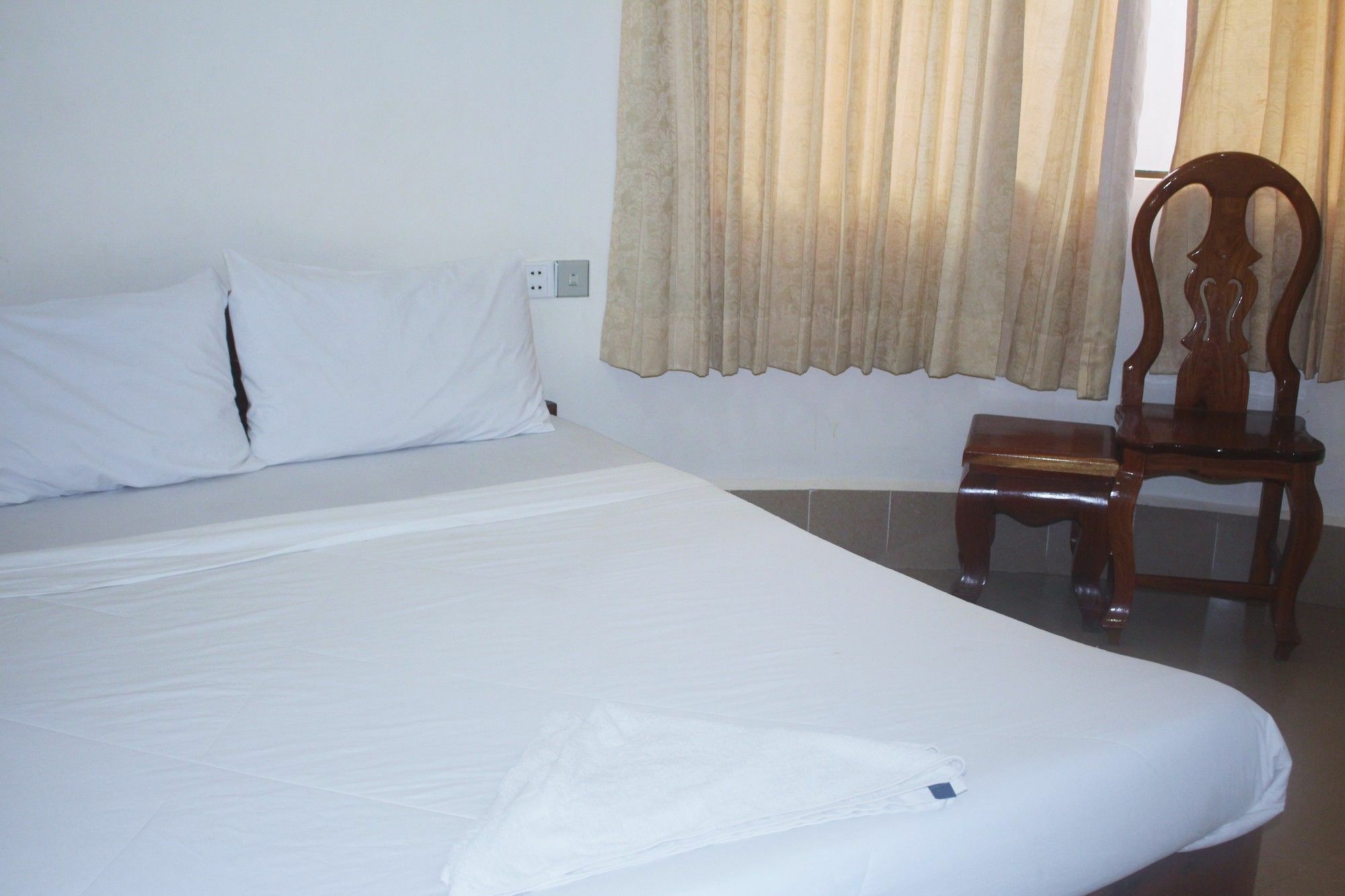 เซี่ยงไฮ้ เกสท์เฮาส์ Hotel พระตะบอง ภายนอก รูปภาพ