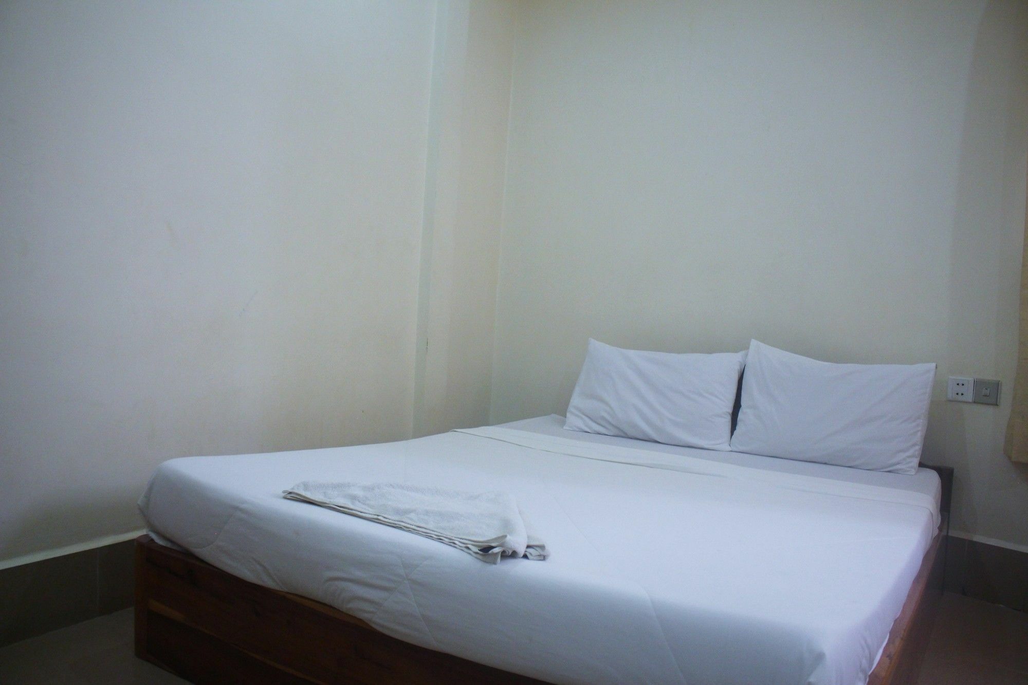 เซี่ยงไฮ้ เกสท์เฮาส์ Hotel พระตะบอง ภายนอก รูปภาพ