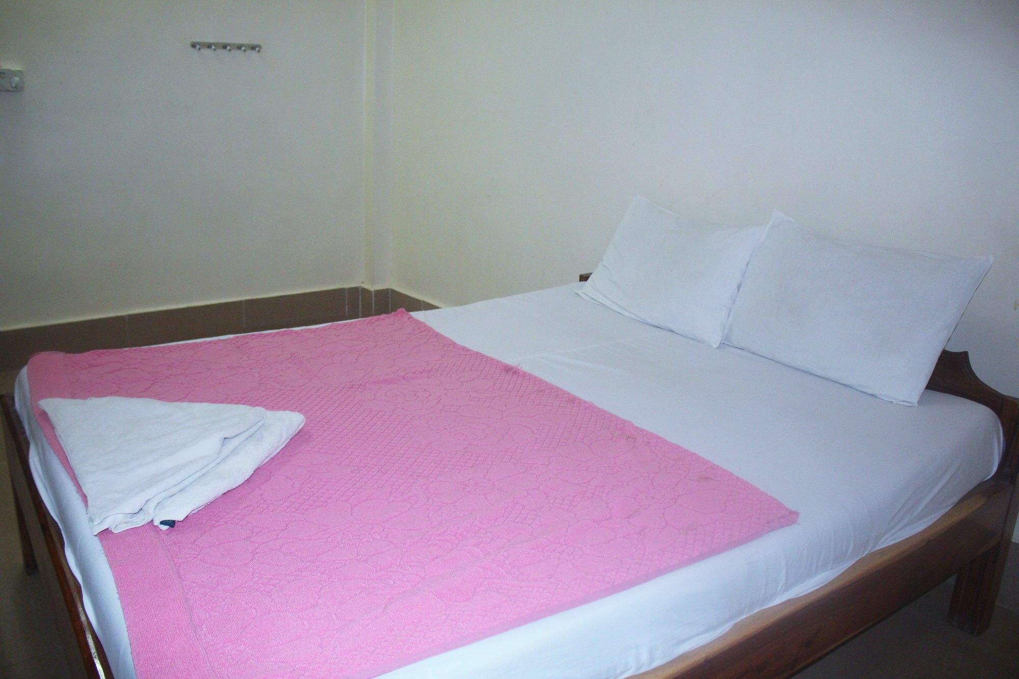 เซี่ยงไฮ้ เกสท์เฮาส์ Hotel พระตะบอง ภายนอก รูปภาพ