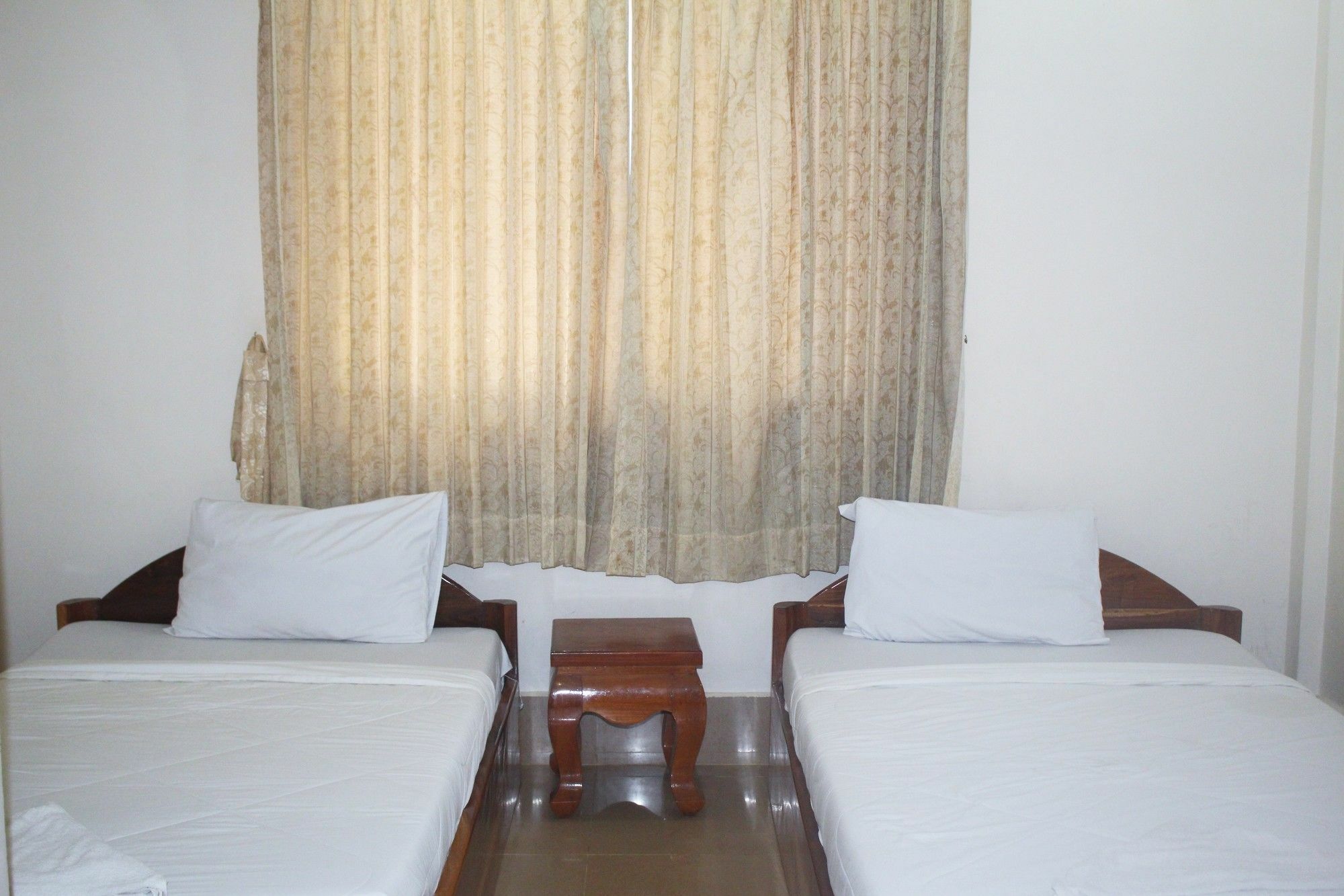 เซี่ยงไฮ้ เกสท์เฮาส์ Hotel พระตะบอง ภายนอก รูปภาพ