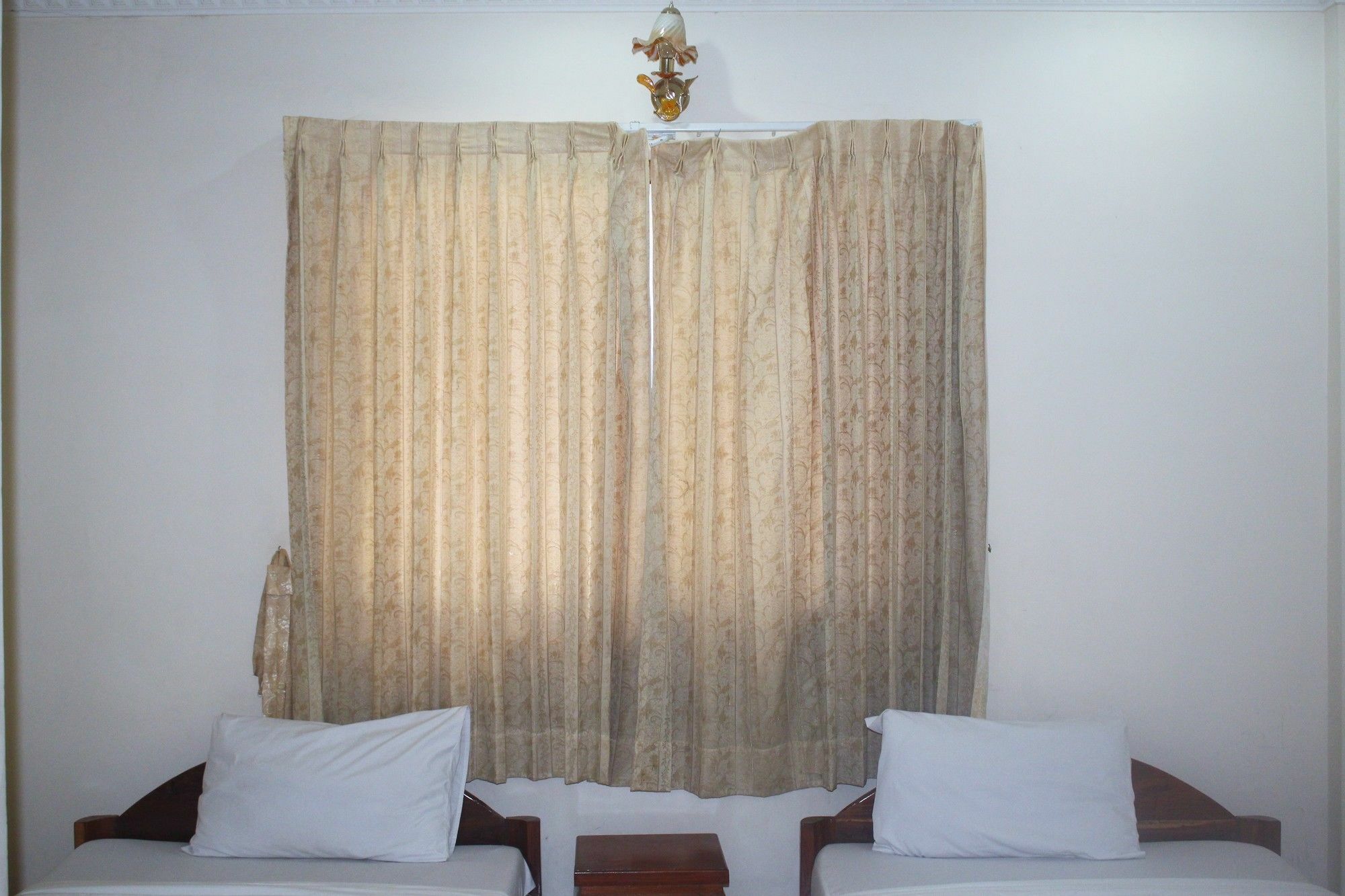 เซี่ยงไฮ้ เกสท์เฮาส์ Hotel พระตะบอง ภายนอก รูปภาพ