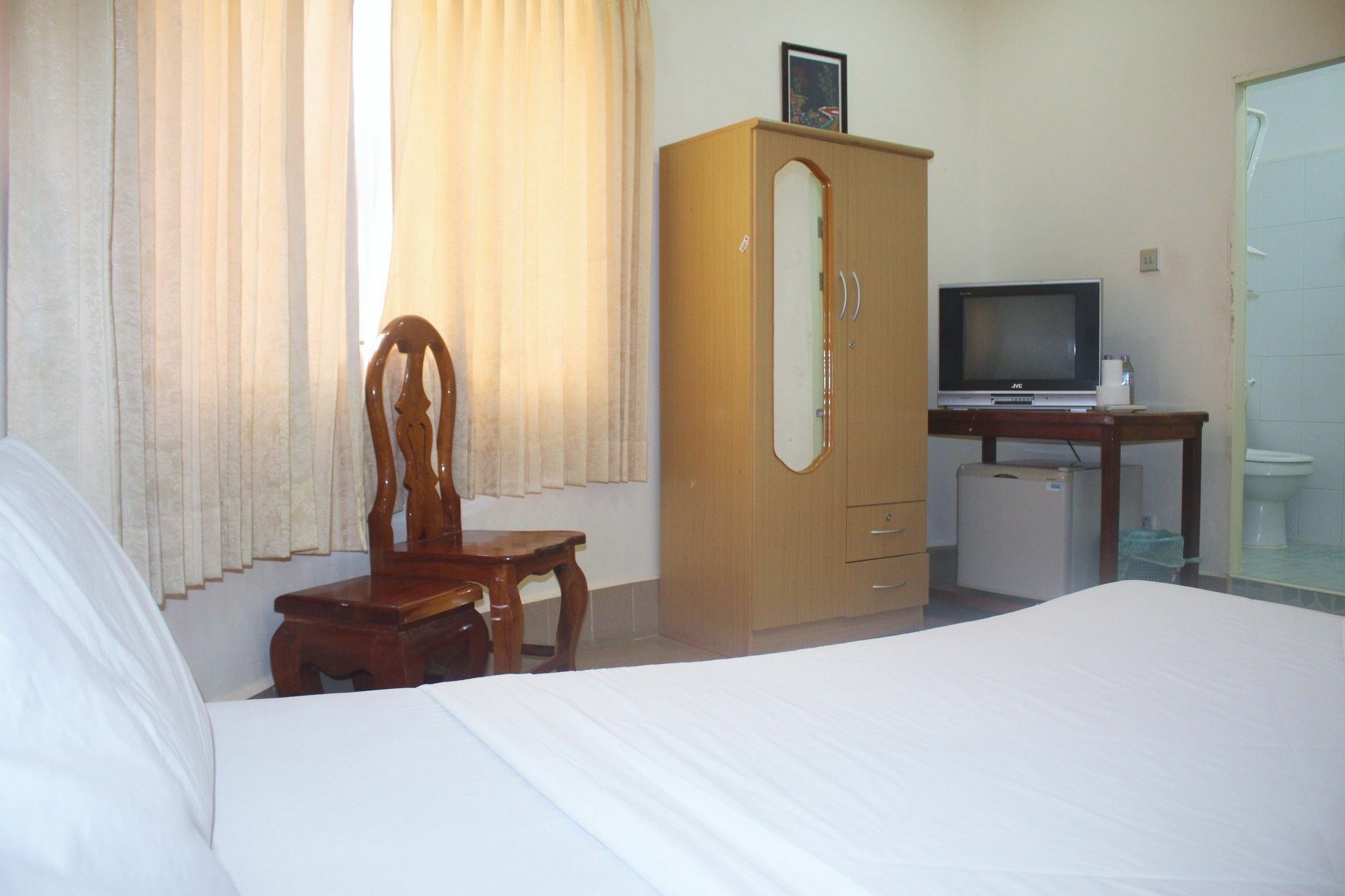 เซี่ยงไฮ้ เกสท์เฮาส์ Hotel พระตะบอง ภายนอก รูปภาพ