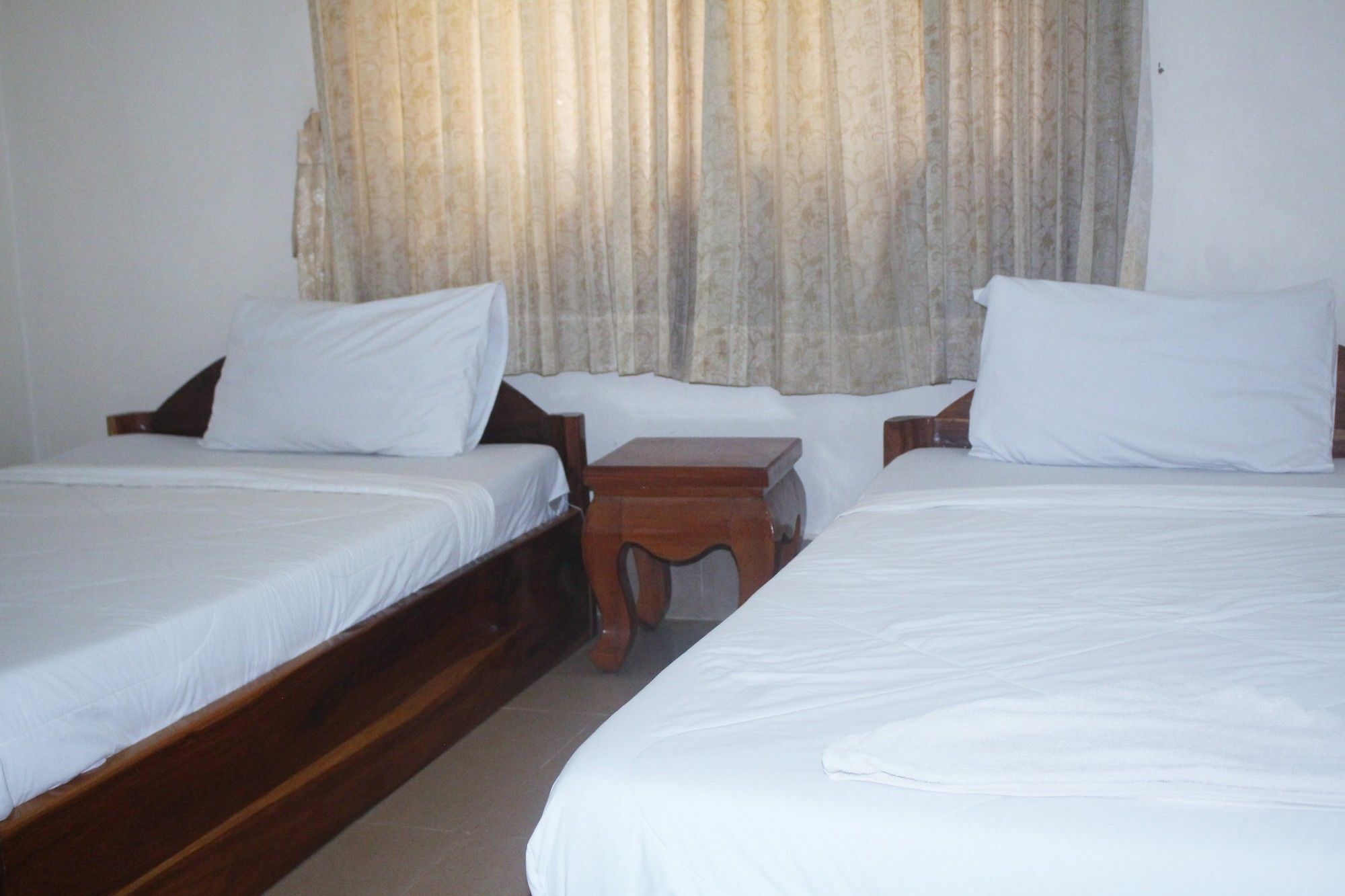 เซี่ยงไฮ้ เกสท์เฮาส์ Hotel พระตะบอง ภายนอก รูปภาพ