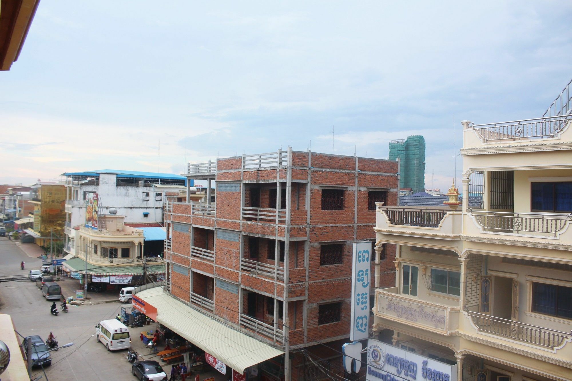 เซี่ยงไฮ้ เกสท์เฮาส์ Hotel พระตะบอง ภายนอก รูปภาพ