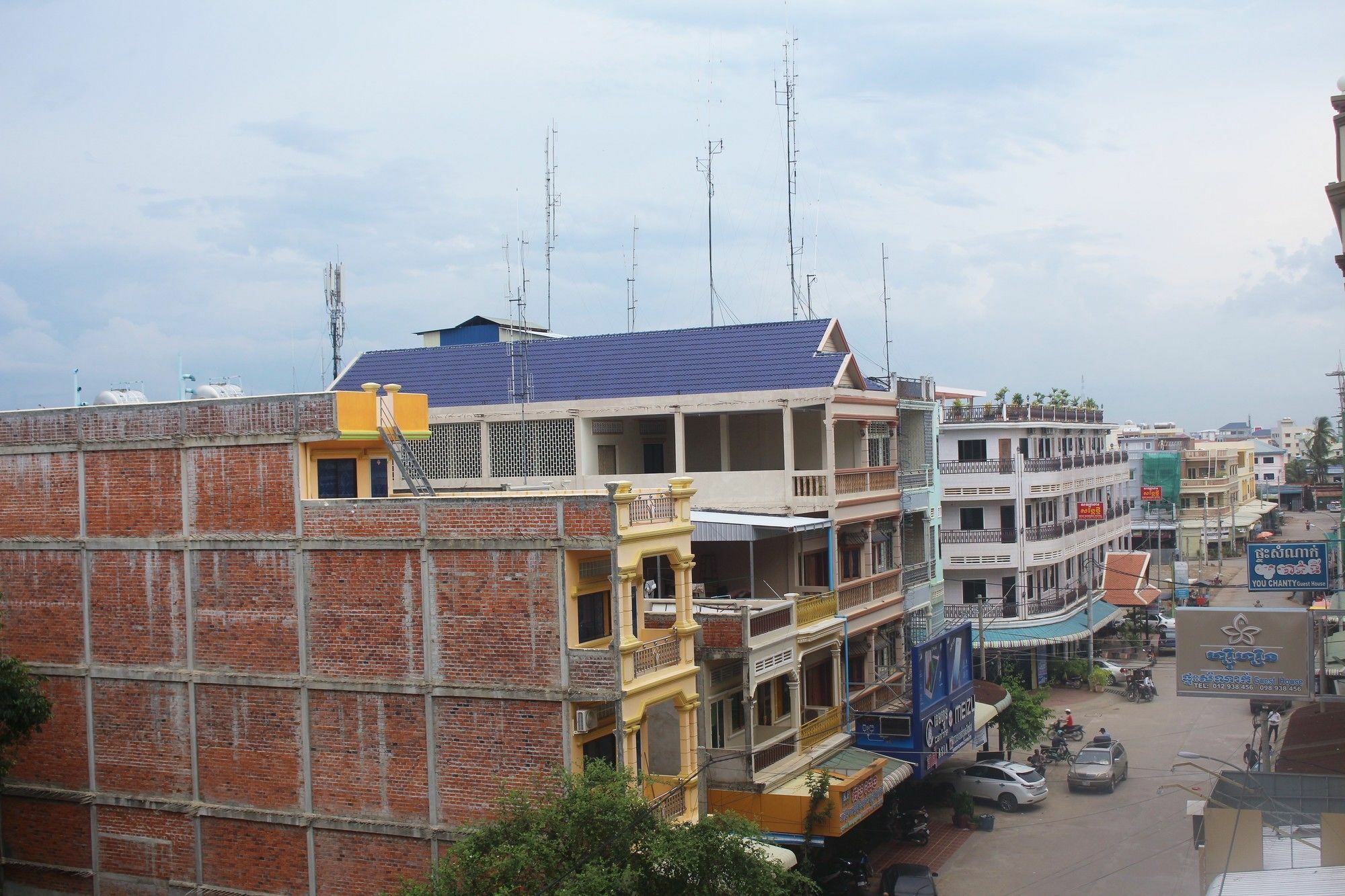 เซี่ยงไฮ้ เกสท์เฮาส์ Hotel พระตะบอง ภายนอก รูปภาพ