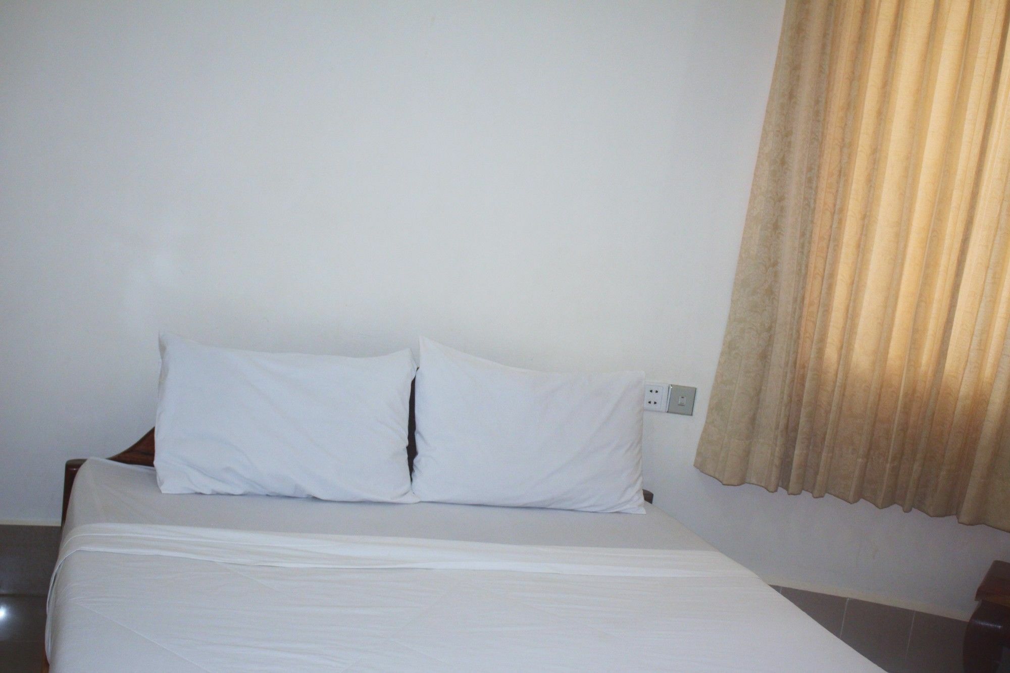 เซี่ยงไฮ้ เกสท์เฮาส์ Hotel พระตะบอง ภายนอก รูปภาพ