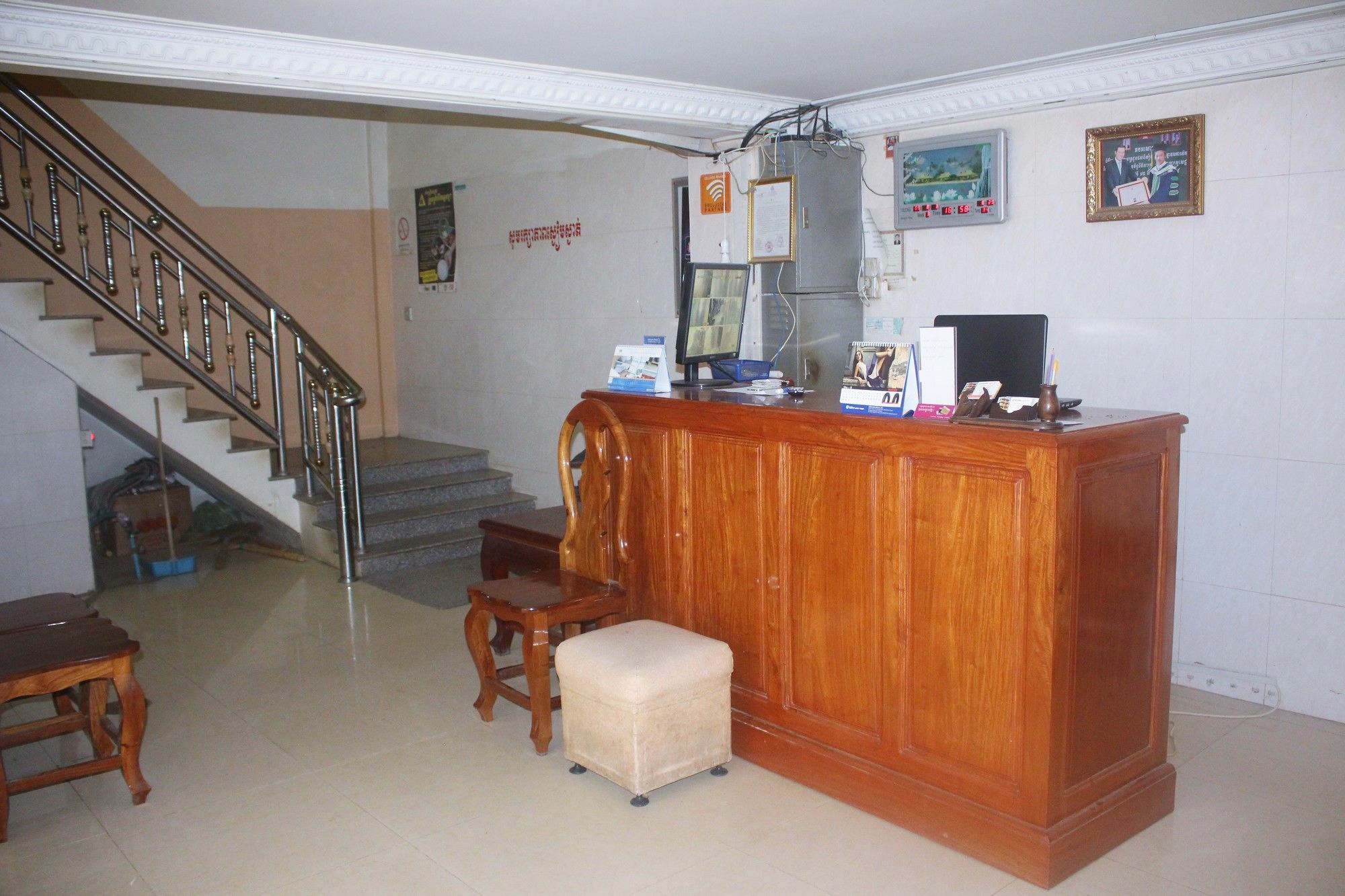 เซี่ยงไฮ้ เกสท์เฮาส์ Hotel พระตะบอง ภายนอก รูปภาพ